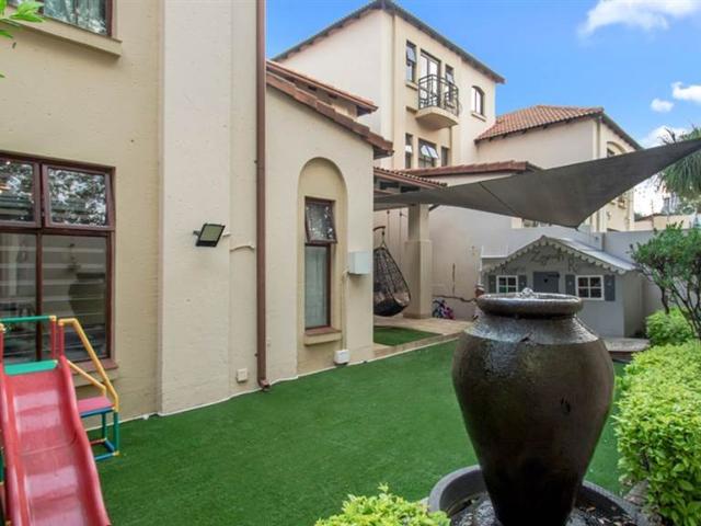 Townhouse for sale in Johannesburg, North & Sandton