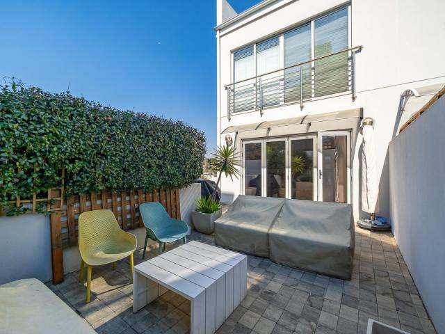 Townhouse for sale in Sandton, City of Johannesburg Metropolitan Municipality