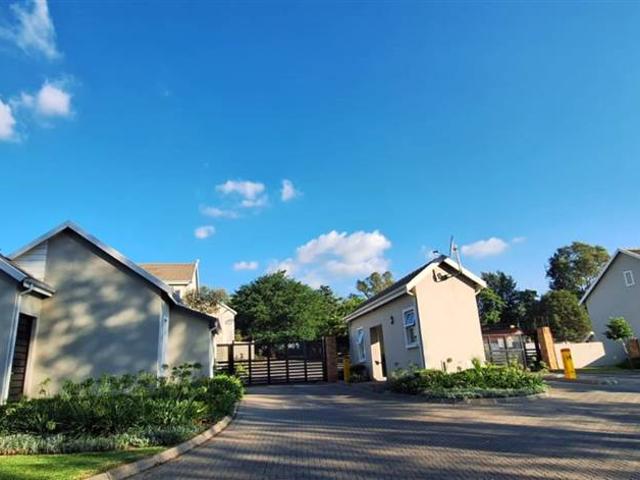 Townhouse for sale in Vosloorus, Gauteng