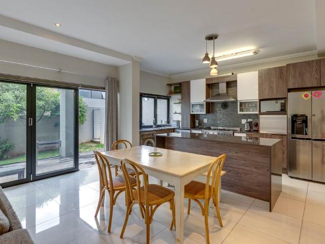 Townhouse for sale in Johannesburg, North & Sandton