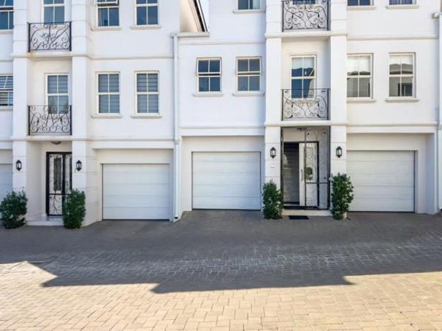 Townhouse for rent in Vosloorus, Gauteng