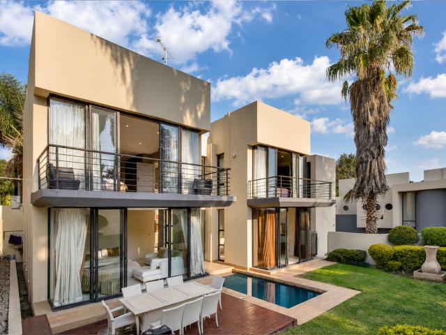 Townhouse for sale in Sandton, City of Johannesburg Metropolitan Municipality