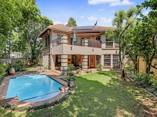 Townhouse for sale in Sandton, City of Johannesburg Metropolitan Municipality
