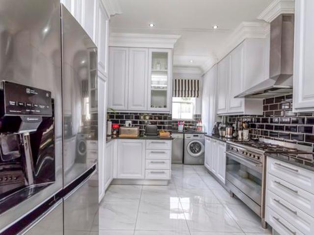 Townhouse for rent in Vosloorus, Gauteng