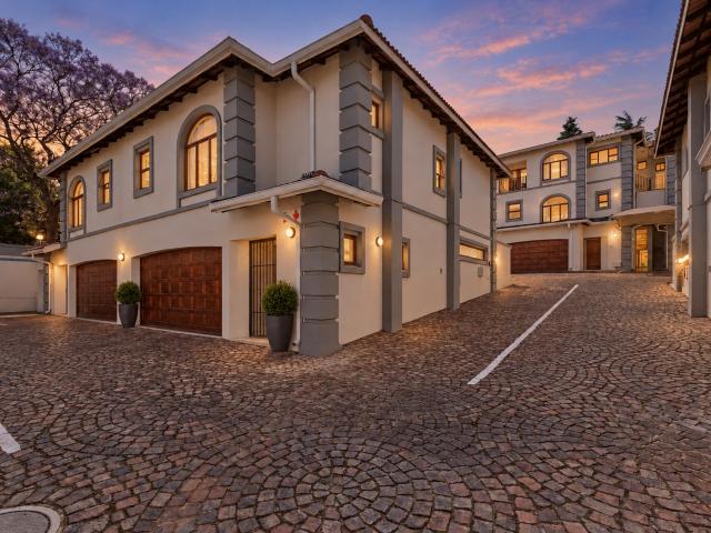 Townhouse for sale in Sandton, City of Johannesburg Metropolitan Municipality