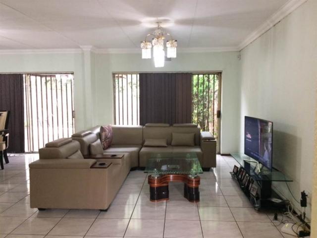 Townhouse for sale in Vosloorus, Gauteng