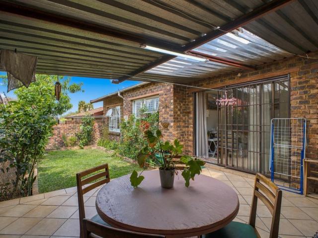Townhouse for sale in Sandton, City of Johannesburg Metropolitan Municipality