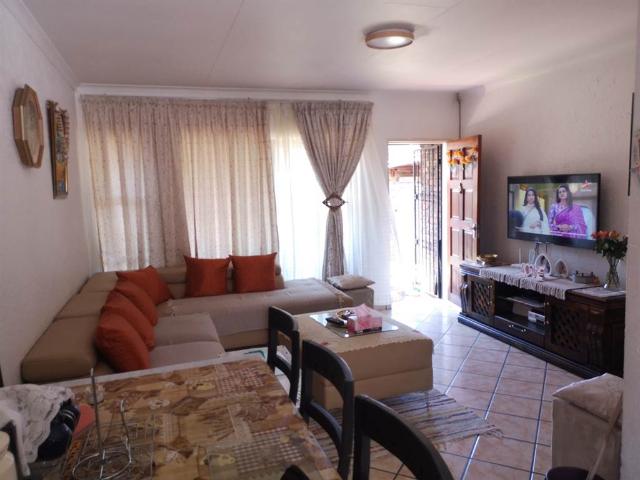 Townhouse for sale in Vosloorus, Gauteng