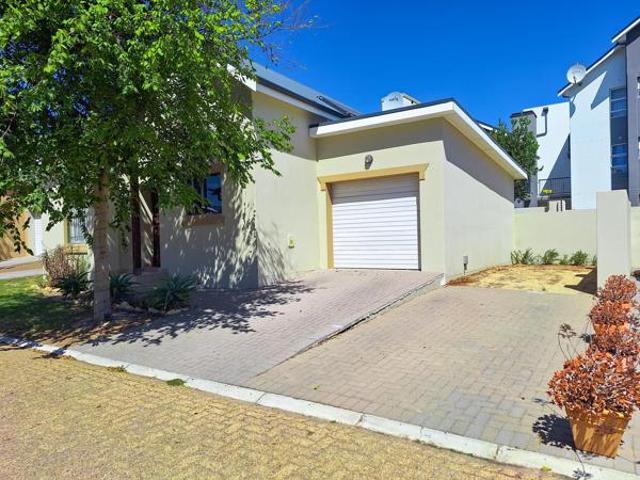 Townhouse for rent in Cape Town, Western Cape