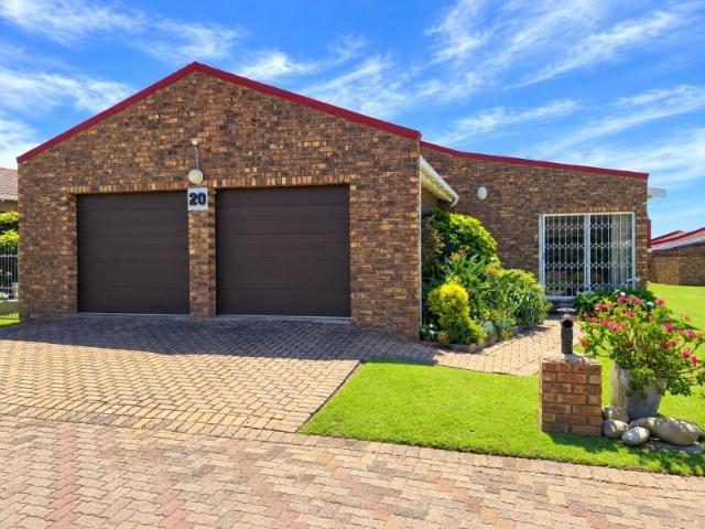 Townhouse for sale in Jeffreys Bay, Kouga Local Municipality