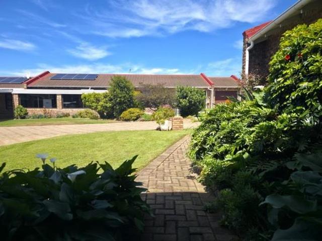 Townhouse for sale in Jeffreys Bay, Kouga Local Municipality