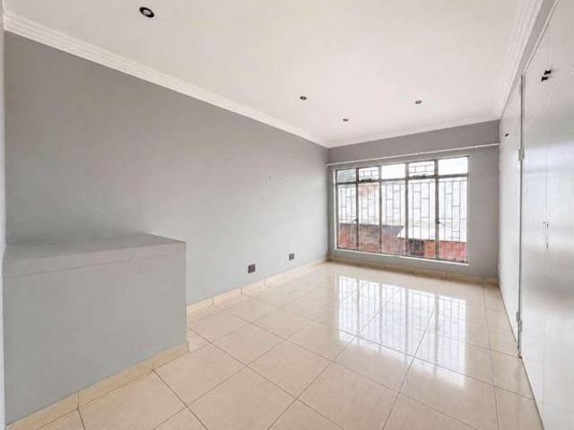 Townhouse for rent in Waterkloof, Gauteng