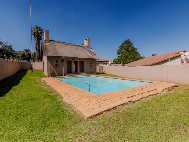 Townhouse for sale in Roodepoort, Gauteng