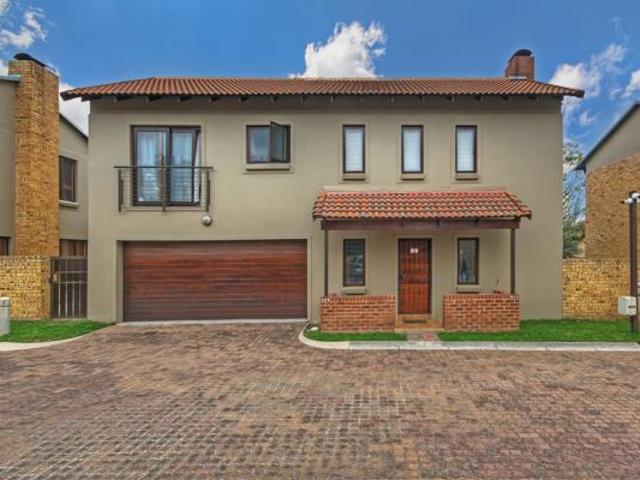 Townhouse for sale in Vosloorus, Gauteng