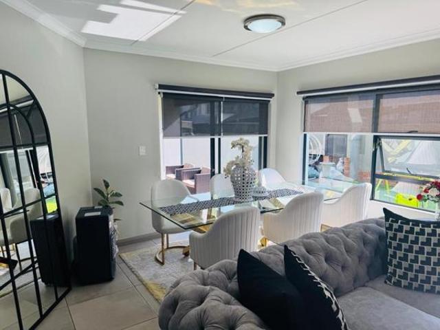Townhouse for rent in Vosloorus, Gauteng