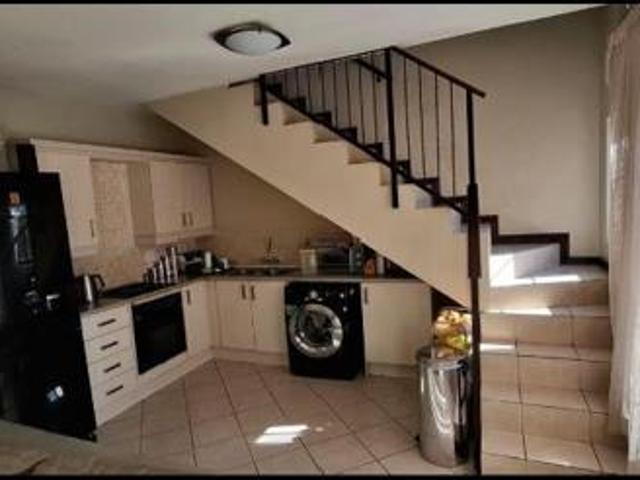 Townhouse for rent in Vosloorus, Gauteng