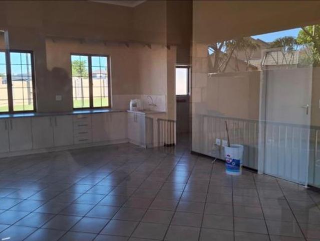 Townhouse for rent in Vosloorus, Gauteng