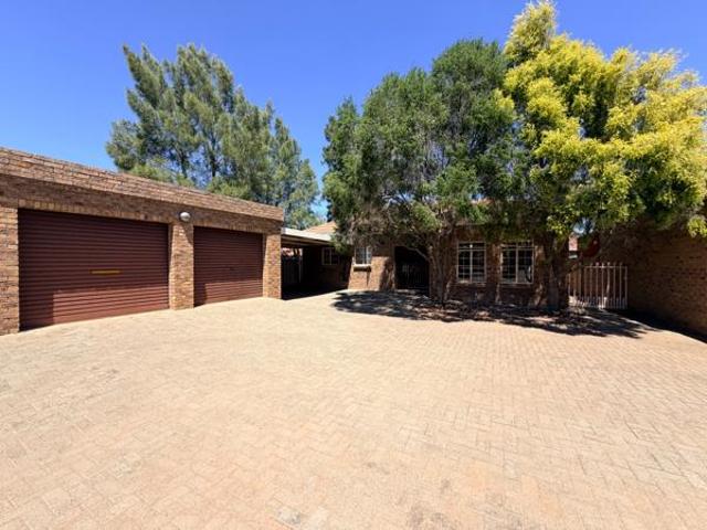 Townhouse for sale in Frances Baard, Northern Cape