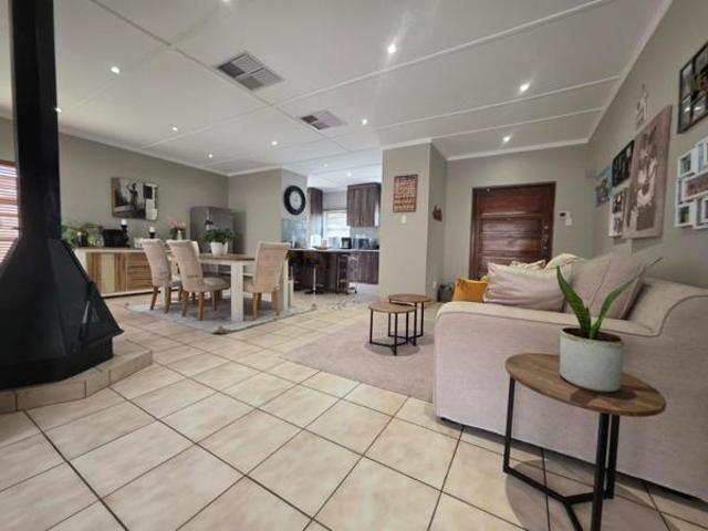 Townhouse for sale in Frances Baard, Northern Cape