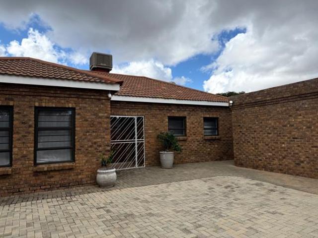 Townhouse for sale in Frances Baard, Northern Cape
