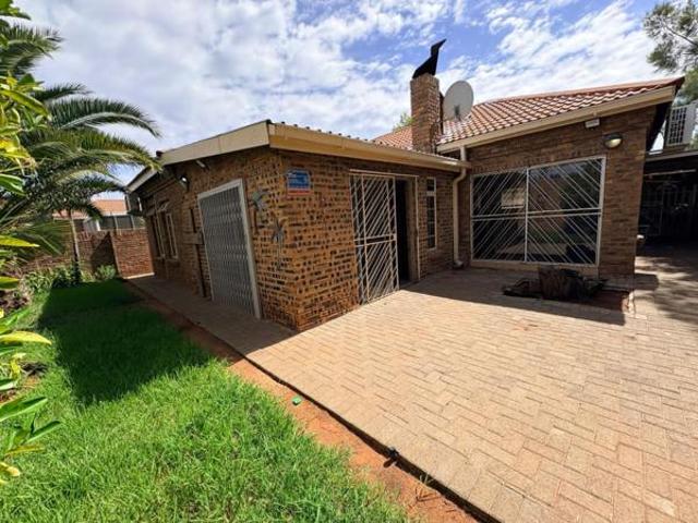 Townhouse for sale in Frances Baard, Northern Cape