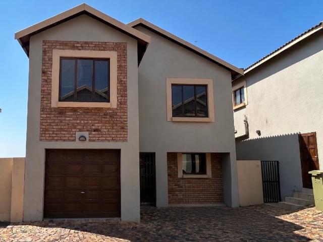 Townhouse for sale in Tlhabane, North West