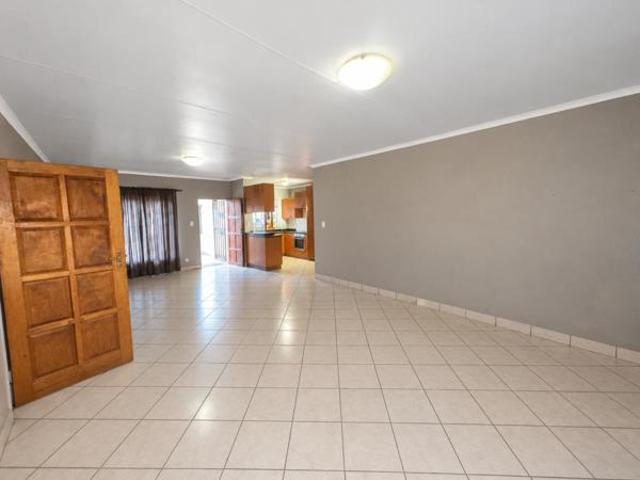 Townhouse for sale in Rustenburg Local Municipality, Bojanala Platinum District Municipality
