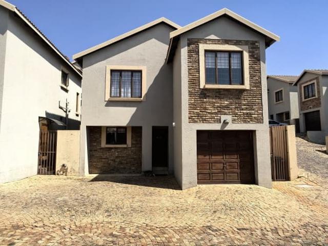 Townhouse for sale in Tlhabane, North West