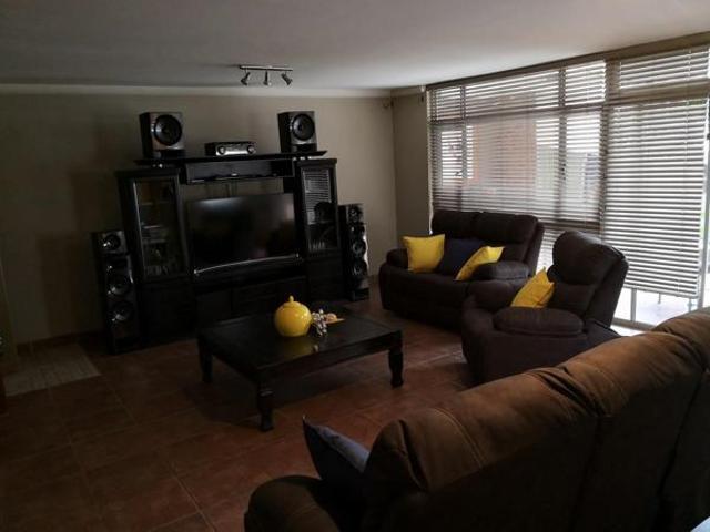 Townhouse for rent in Rustenburg Local Municipality, Bojanala Platinum District Municipality