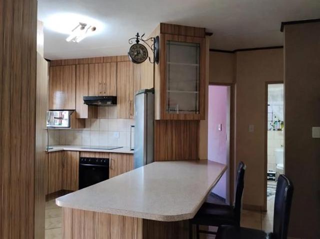 Townhouse for rent in Rustenburg Local Municipality, Bojanala Platinum District Municipality