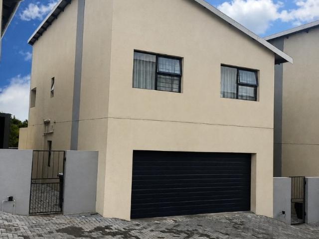 Townhouse for sale in Tlhabane, North West