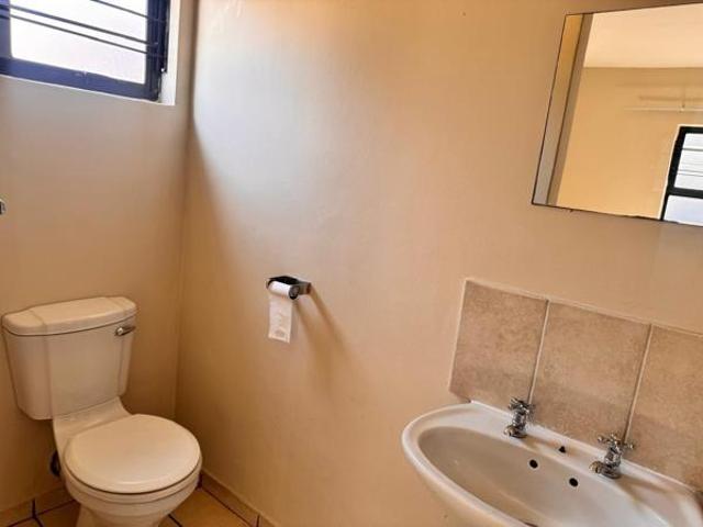 Townhouse for rent in Rustenburg Local Municipality, Bojanala Platinum District Municipality