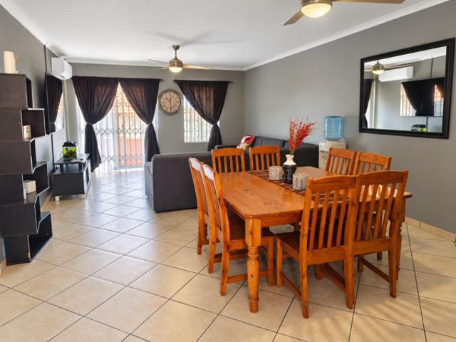Townhouse for rent in Rustenburg Local Municipality, Bojanala Platinum District Municipality