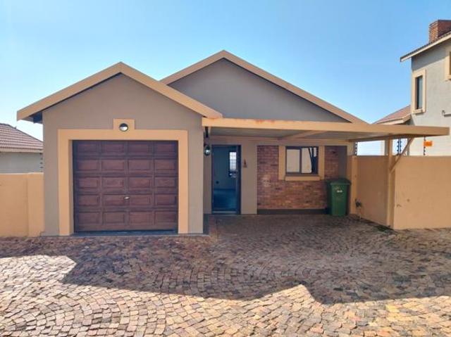 Townhouse for sale in Tlhabane, North West