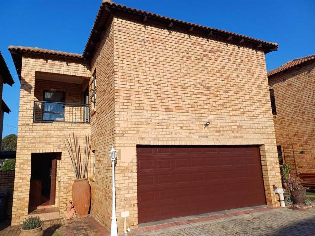 Townhouse for sale in West Rand Garden estates, Westonaria Local Municipality