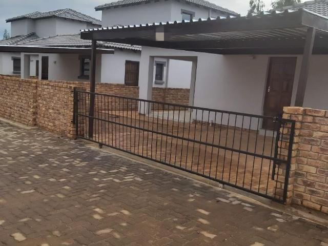 Townhouse for sale in Akasia, Gauteng