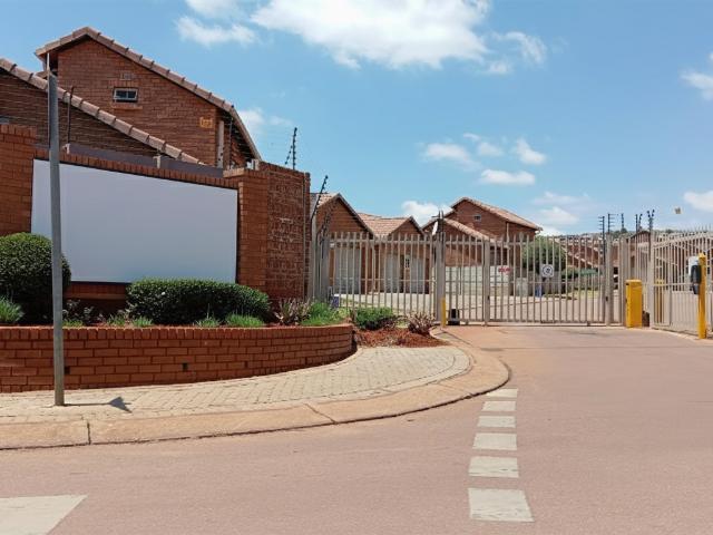 Townhouse for sale in Akasia, Gauteng
