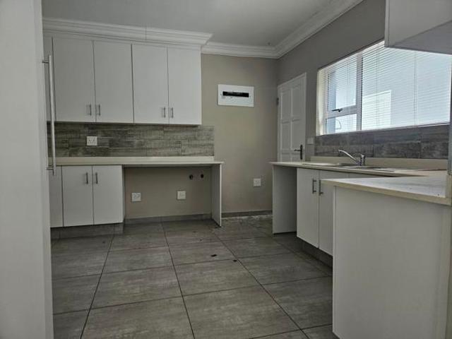 Townhouse for sale in Seaview, Kwazulu-natal
