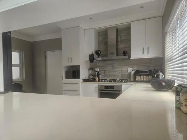 Townhouse for sale in Seaview, Kwazulu-natal