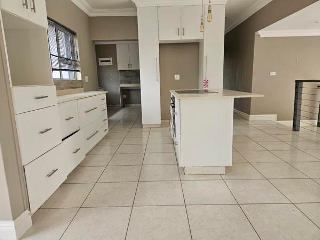 Townhouse for sale in Seaview, Kwazulu-natal