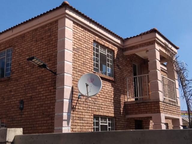 Townhouse for sale in Waterkloof, Gauteng