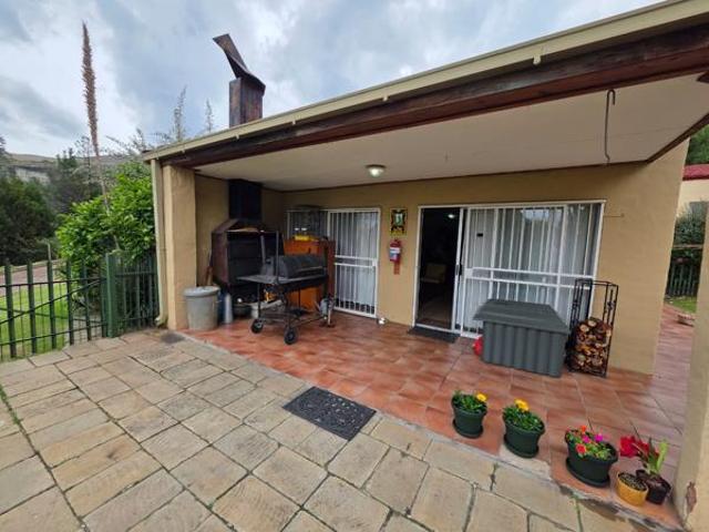 Townhouse for rent in Clarens, Dihlabeng Local Municipality