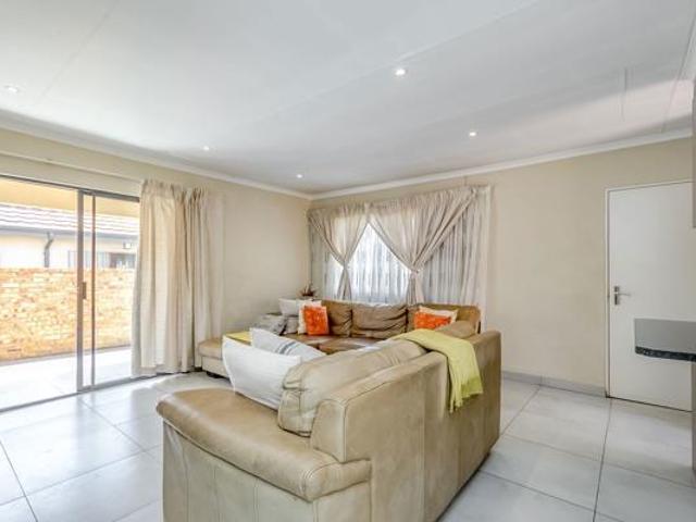 Townhouse for sale in Vosloorus, Gauteng