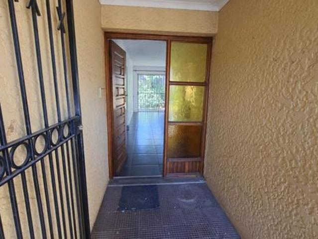 Townhouse for rent in Waterkloof, Gauteng