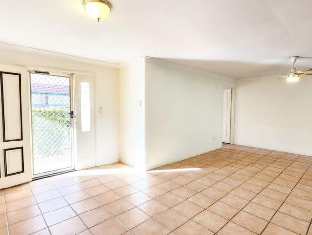 Townhouse for rent in Eight Mile Plains, Greater Brisbane