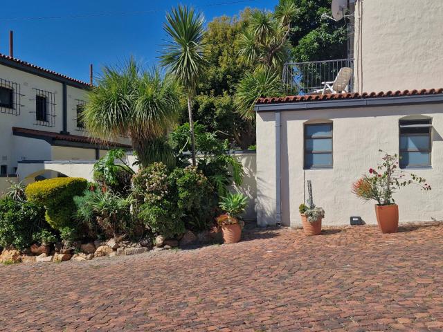 Townhouse for sale in Vosloorus, Gauteng
