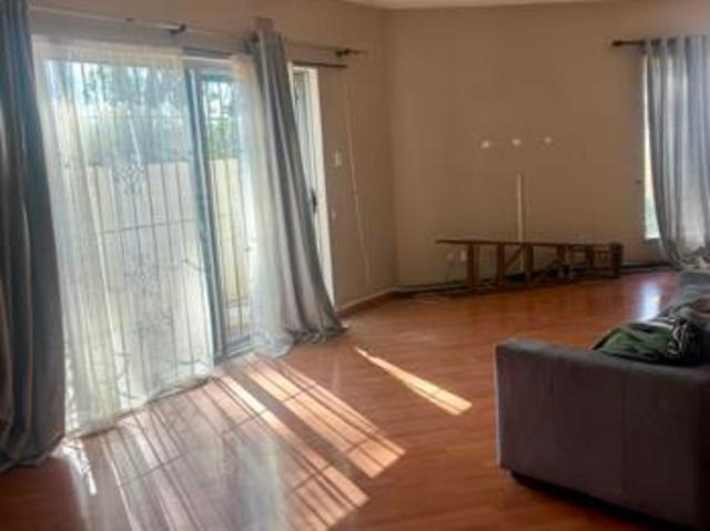 Townhouse for rent in Vosloorus, Gauteng