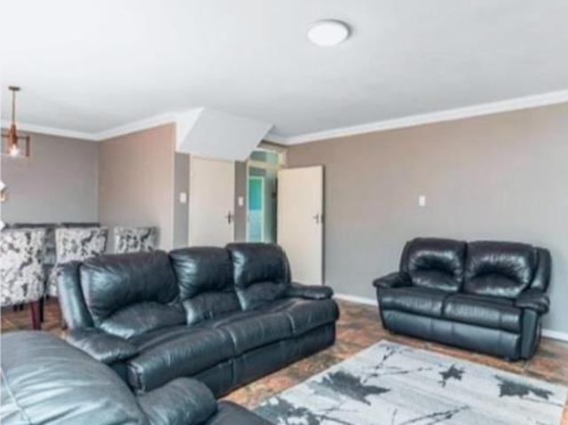 Townhouse for sale in Vosloorus, Gauteng