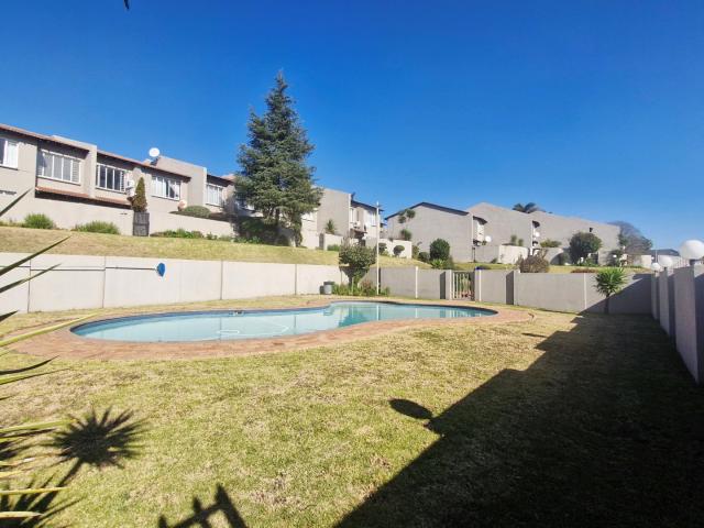 Townhouse for sale in Vosloorus, Gauteng