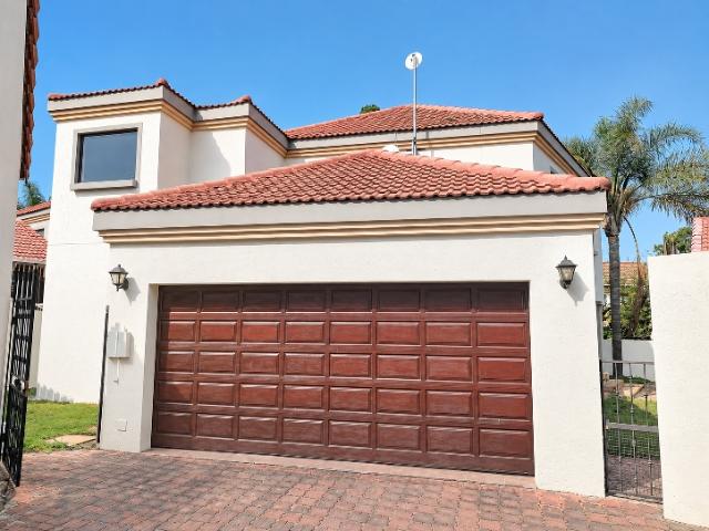 Townhouse for sale in Sandton, City of Johannesburg Metropolitan Municipality
